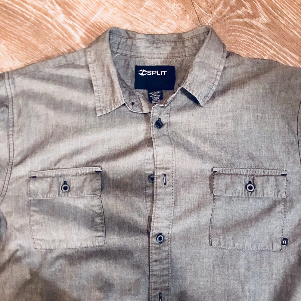 Men’s short sleeve casual button down grey